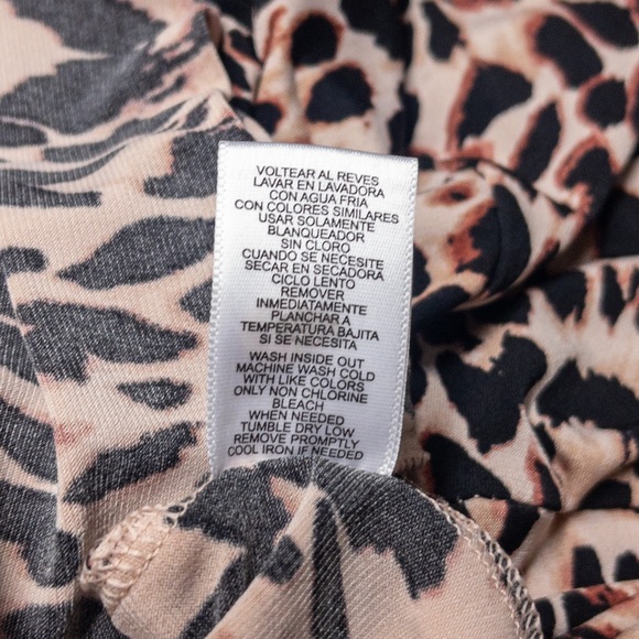 Daisy Fuentes Sleeveless Blouse - Picture 7 of 8